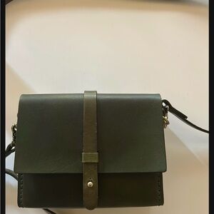 GREEN LEATHER CROSSBODY CAMERA BAG!!